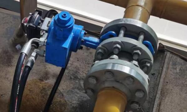 東晟礦山灑水車液壓蝶閥現(xiàn)場電改液壓改造安裝